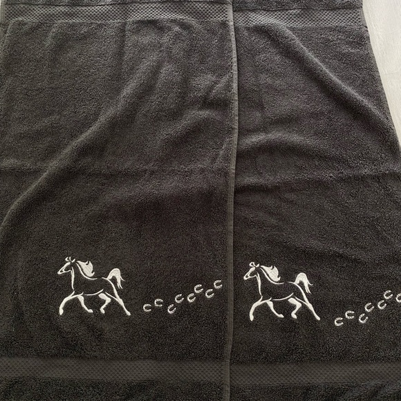 Horse Lover’s Embroidered Handtowel set (2 towels) - Picture 3 of 4